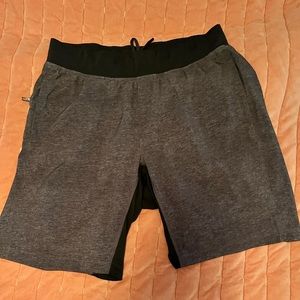 XL Lululemon shorts in excellent condition